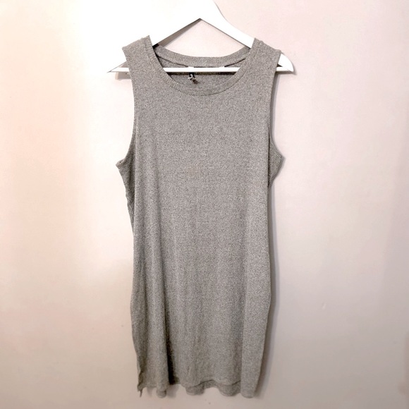 [S] T-Shirt Dress - Picture 3 of 3